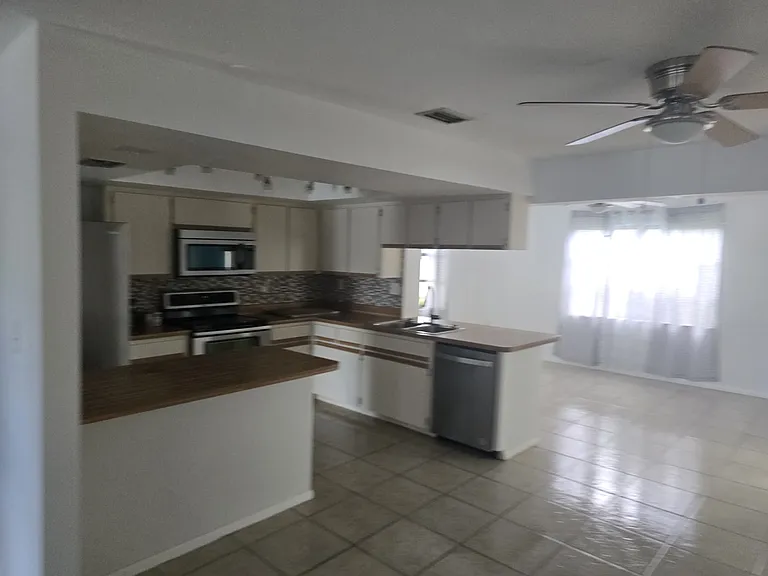 21498 Manatee Ave — Photo 3