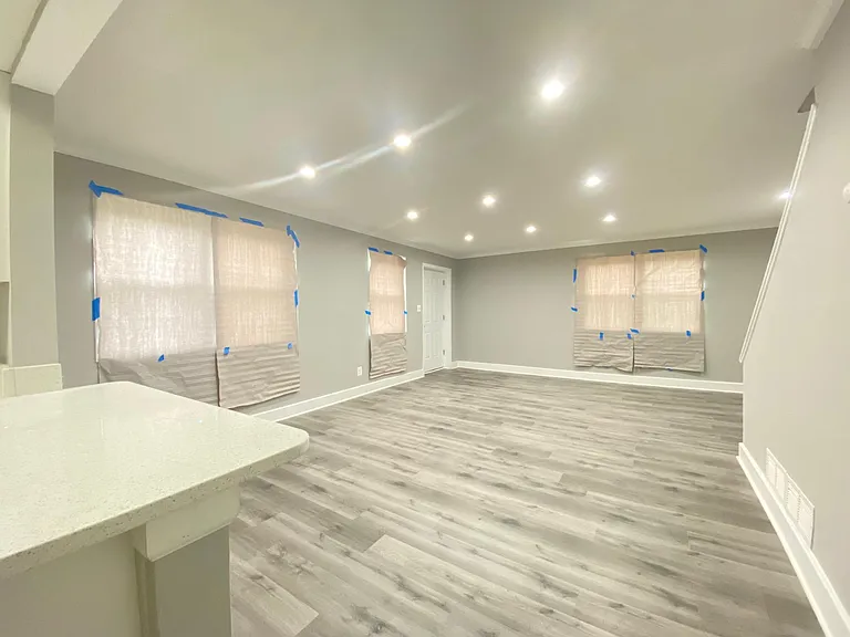 2301 Houston St — Photo 5