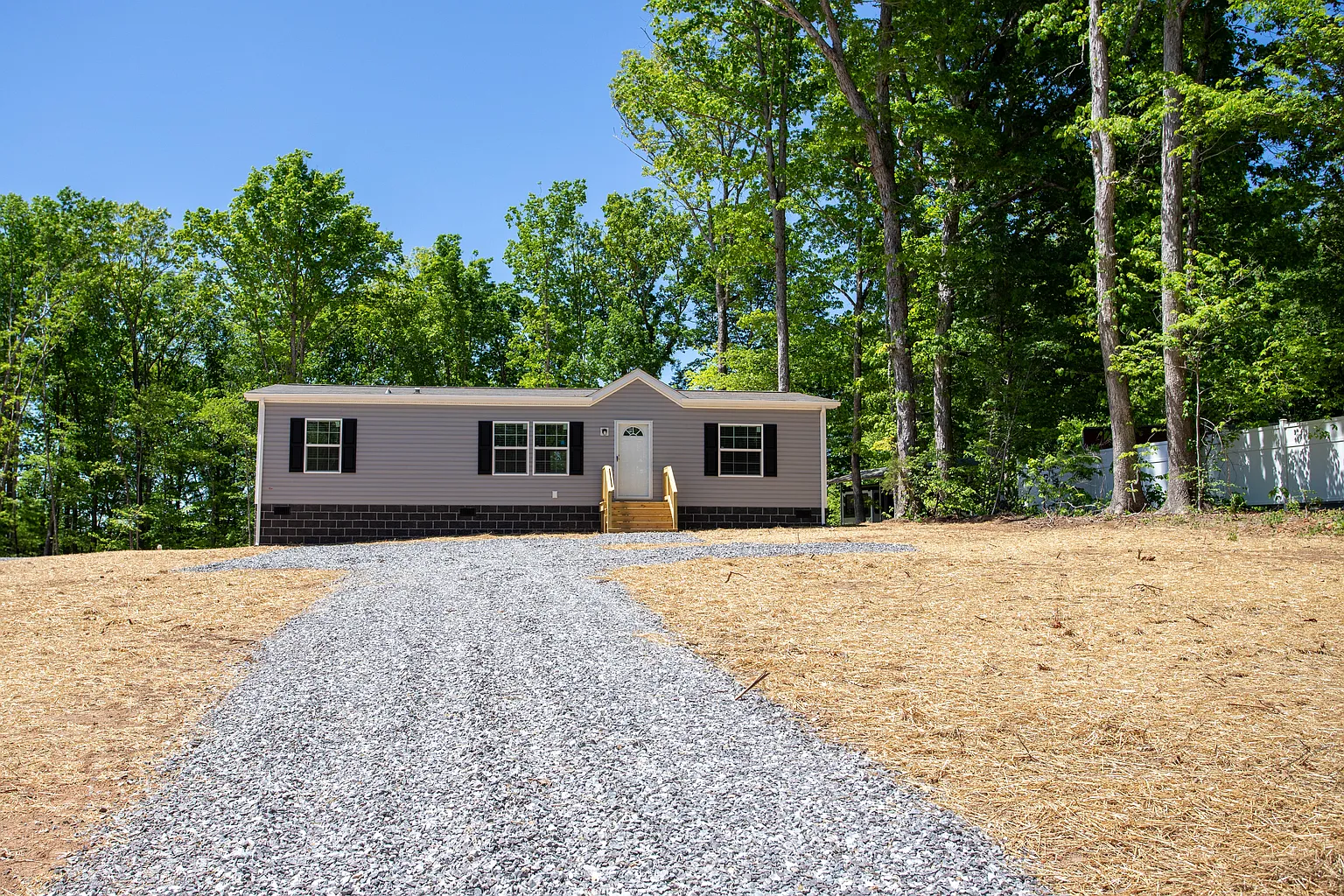 1422 Tollhouse Hwy photo 1