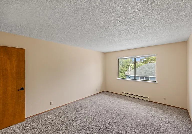 Park Plaza Apartments — Photo 17
