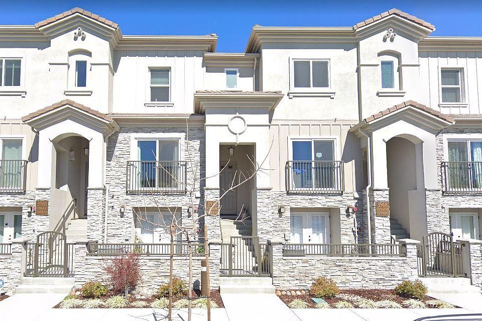 Exterior View - we are middle unit