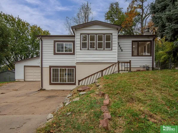 7525 Edward Ave, La Vista, NE 68128
