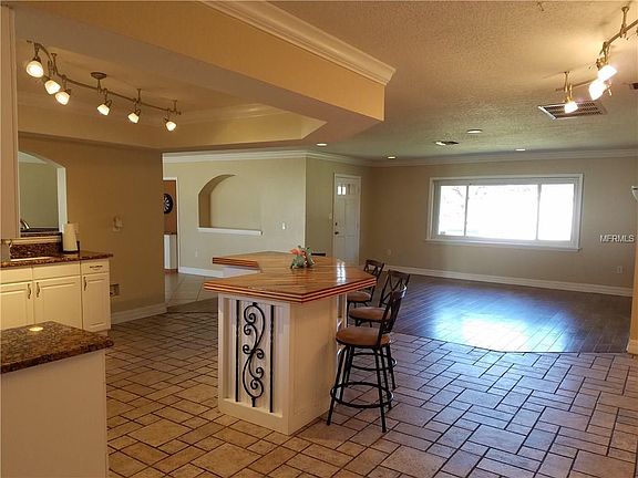 5th image of 600 Jefferis Ct