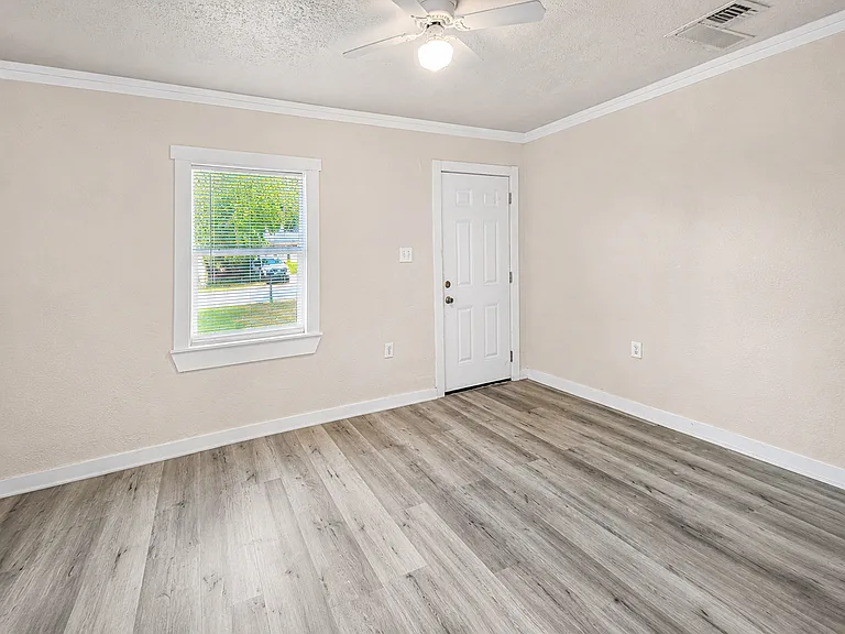 591 Joy Dr — Photo 7