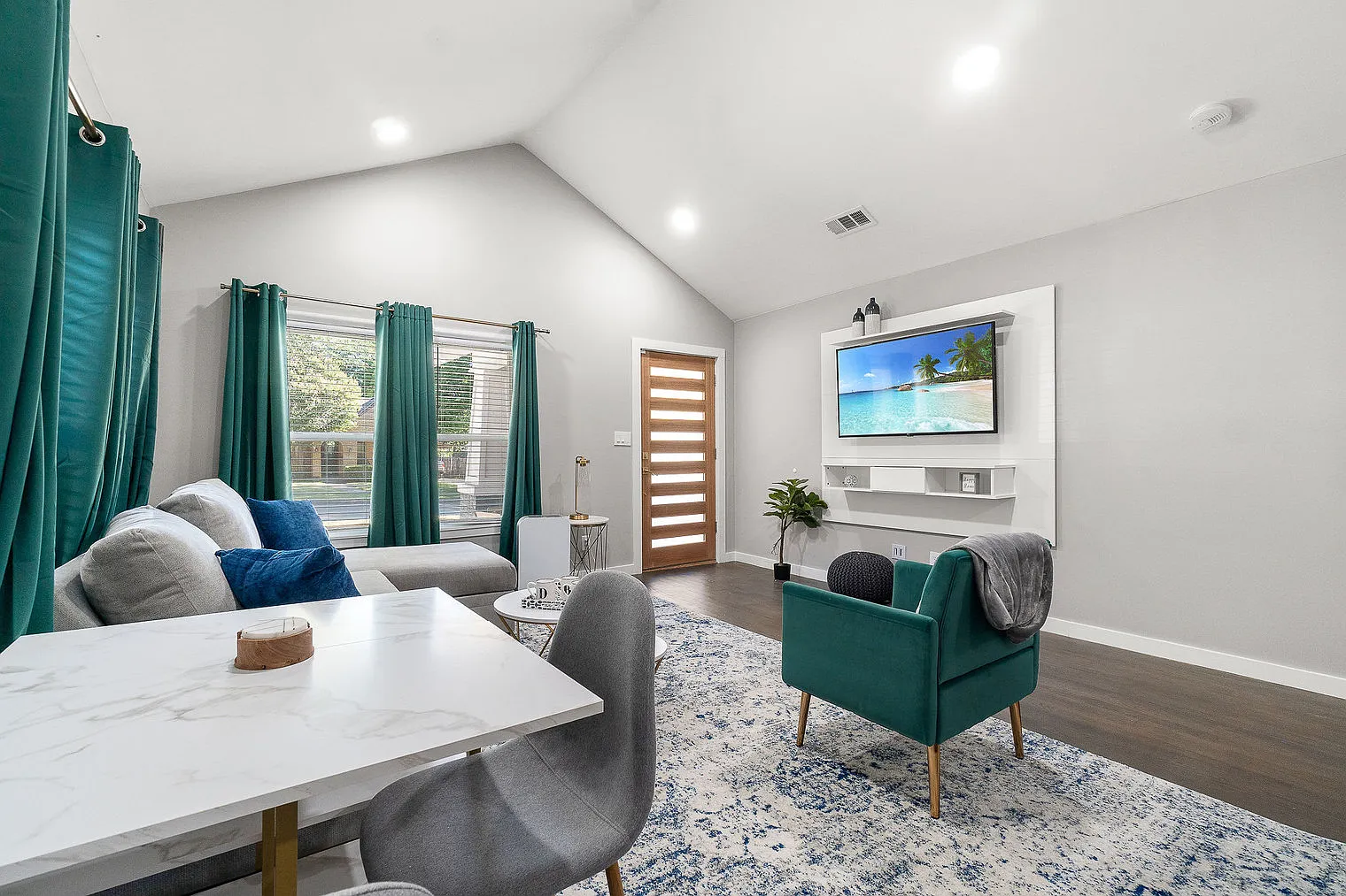 2 bed, 2.0 bath, 1140 sqft, $3,101 — Photo 4