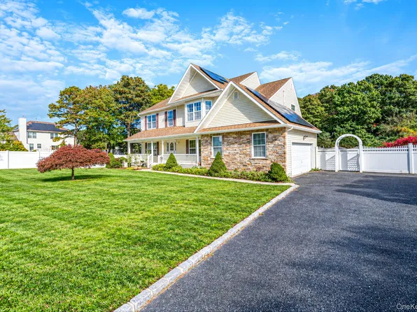 40 Bloomington Street, Medford, NY 11763