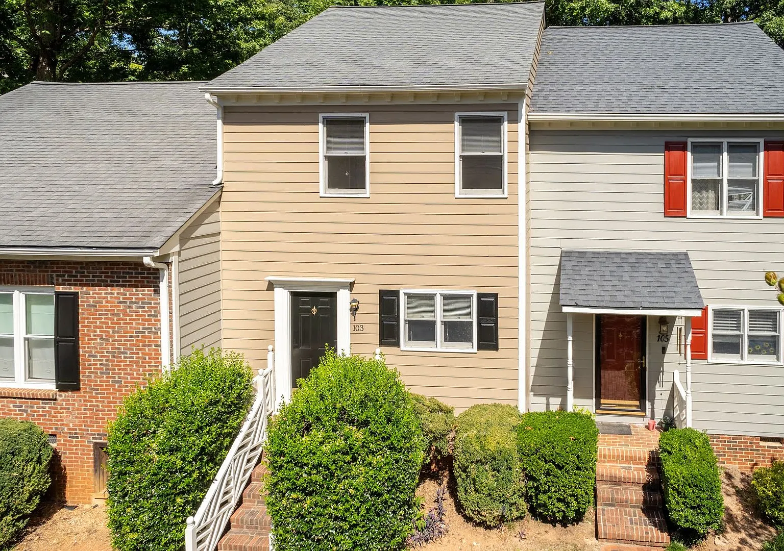 Desirable 2 Bedroom Townhouse Near Downtown Cary — Photo 3