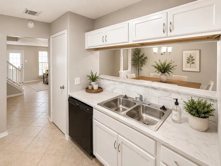 17303 Saturn Ln — Photo 8
