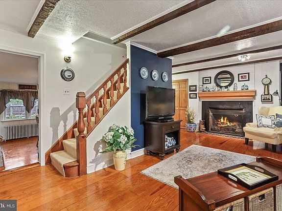 3rd image of 3 Woodbury Rd