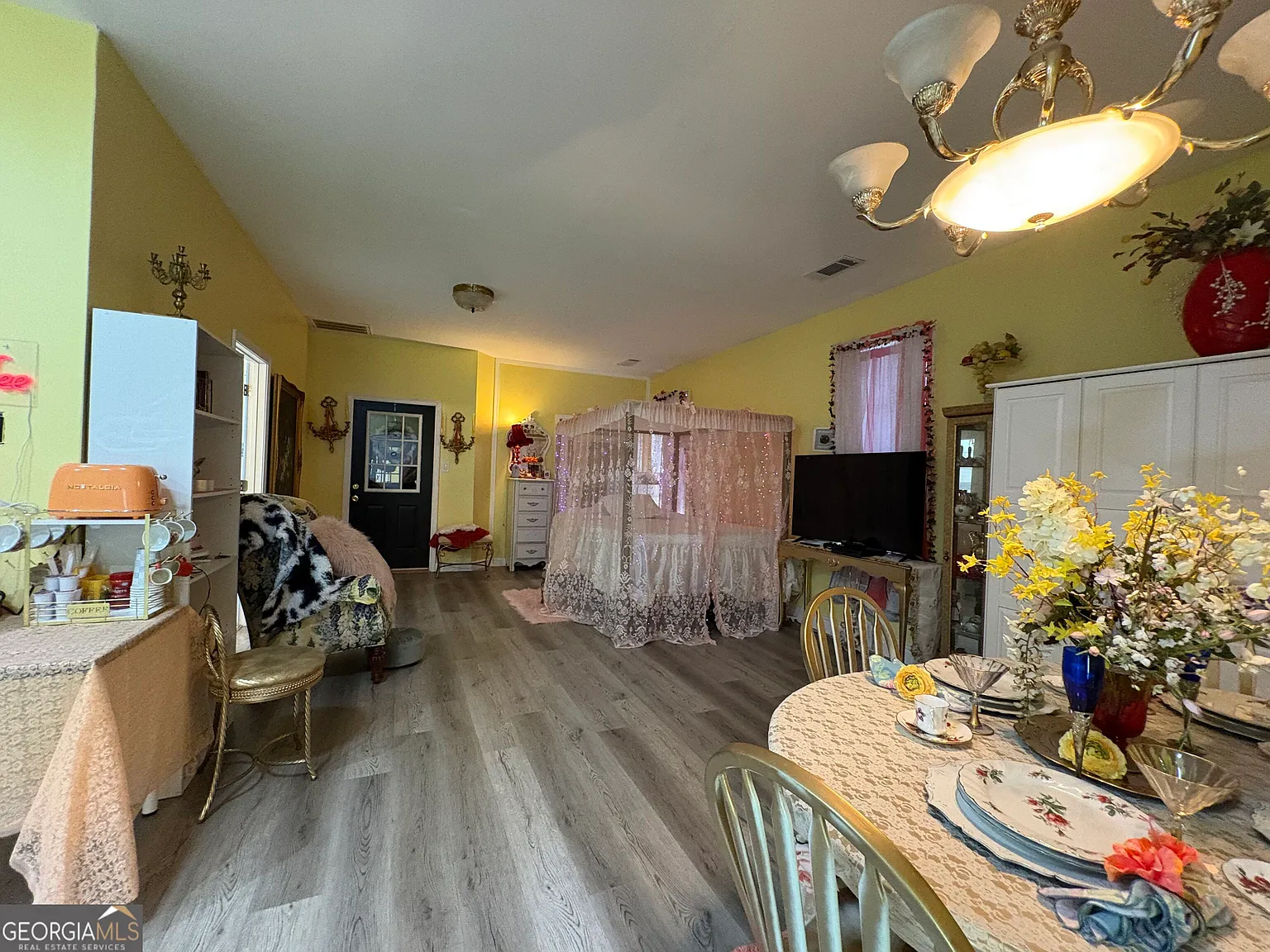 1 bed, 1.0 bath, 700 sqft, $1,200 — Photo 4