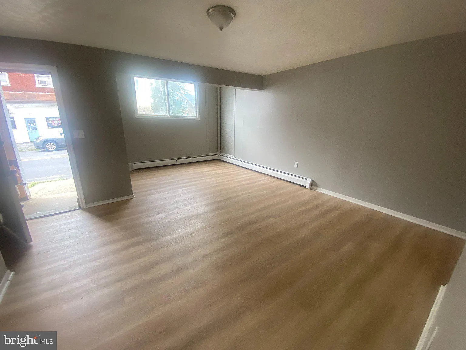 2 bed, 1.0 bath, 1000 sqft, $1,100 — Photo 3