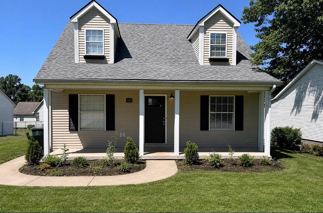 3 bed, 2.0 bath, 1320 sqft, $1,800 — Photo 1
