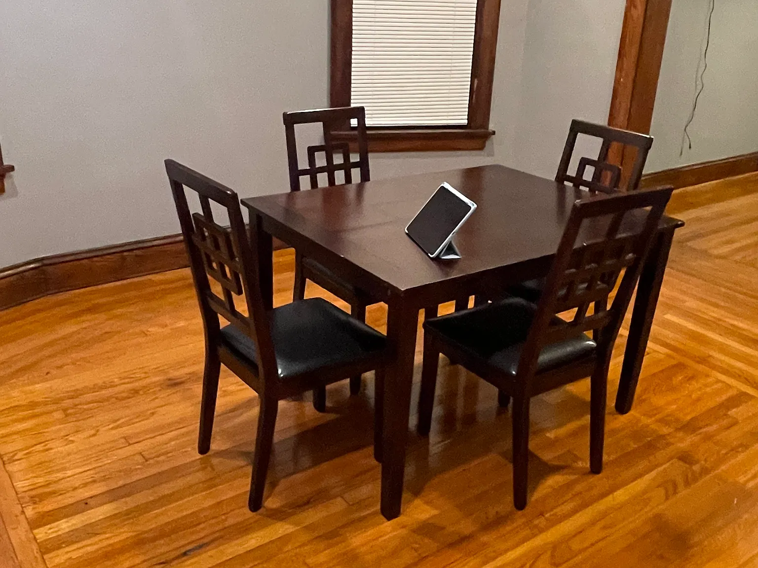 4 bed, 1.5 bath, 1410 sqft, $650 — Photo 4
