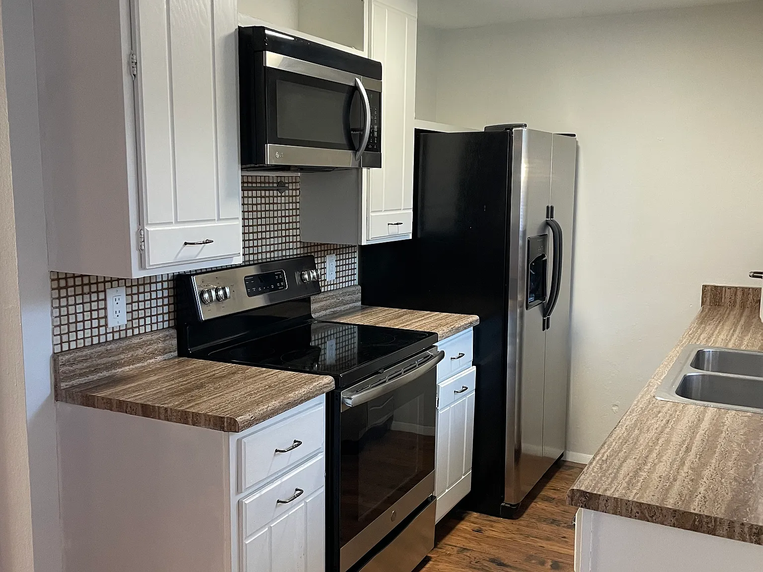 3 bed, 3.5 bath, 1920 sqft, $2,600 — Photo 3