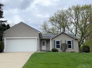 689 Glenwyth Rd, Brighton, MI 48116