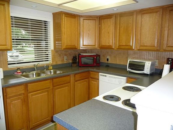 4th image of 1350 Woodbine Ave