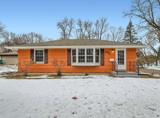2912 W 87th St, Bloomington, MN 55431