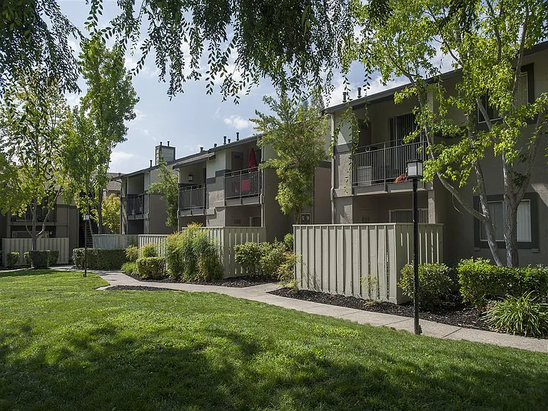 Valley Ridge Apartment Homes — Photo 17