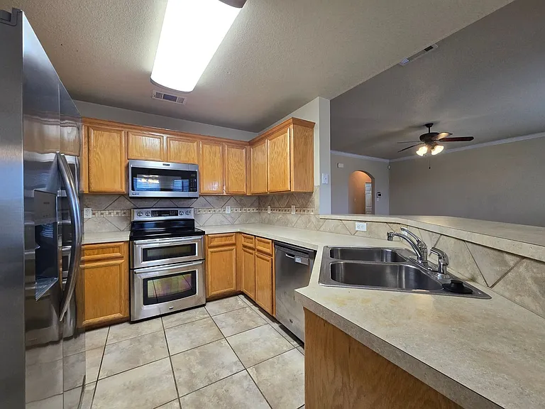 701 Atlas Ave — Photo 10
