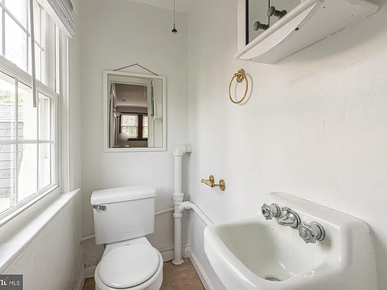 1906 S Ives St — Photo 9