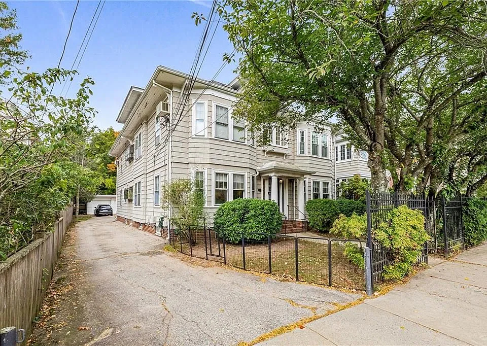 16 Grotto Ave #4