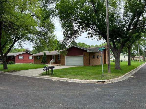 402 6th St NE, Barnesville, MN 56514