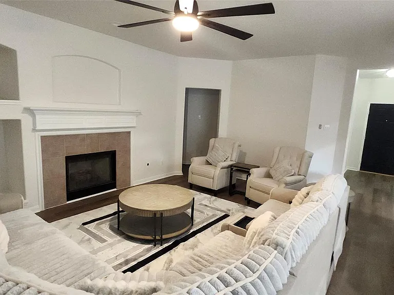 17238 Maple Hollow Dr — Photo 6