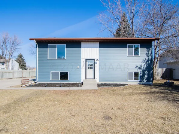 2109 30th Ave S, Fargo, ND 58103