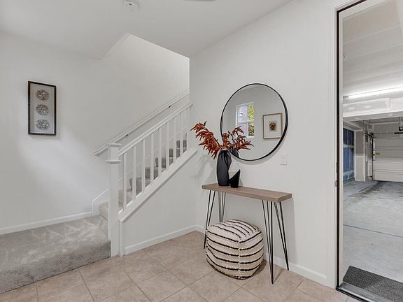 3rd image of 518 Umbria Pl