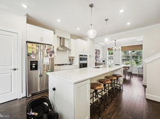 2244 S Glebe Rd, Arlington, VA 22206