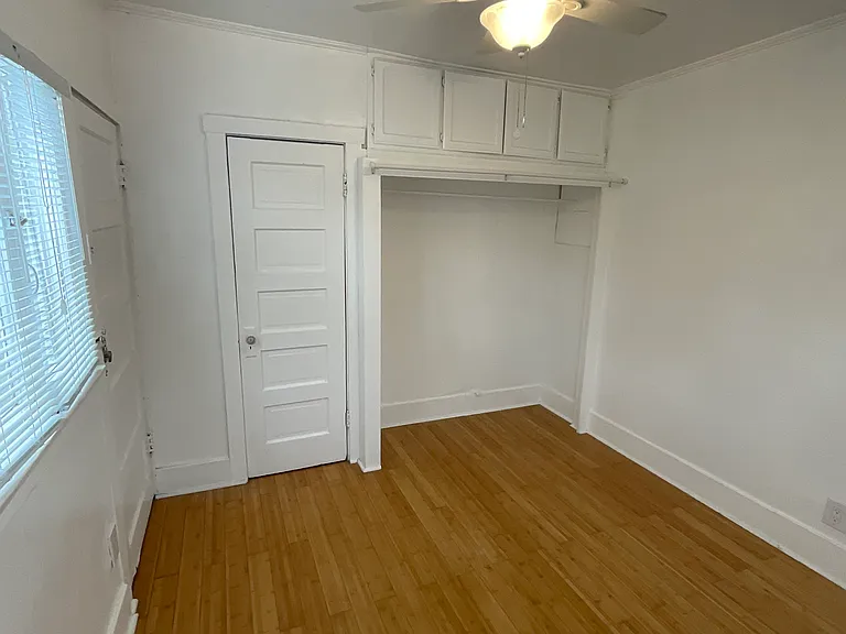 2533 1/2 Elsinore St — Photo 7