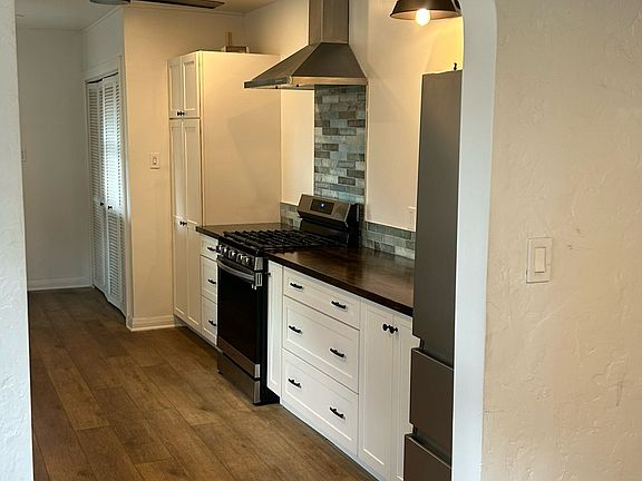 4th image of 2543 Eucalyptus Ave