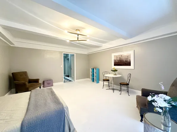 470 West 24th Street image 3 of 39