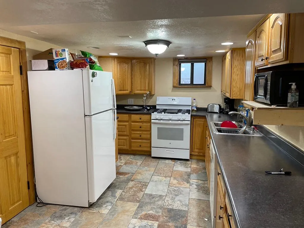 2 bed, 1100 sqft, $1,100 — Photo 4