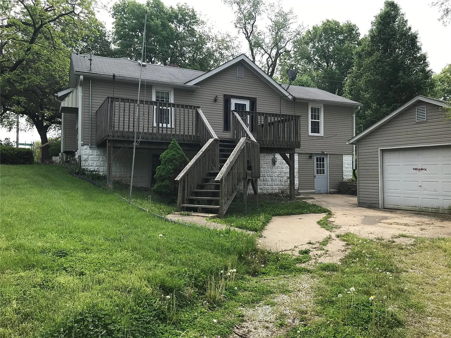 135 Westerholdt St photo 1
