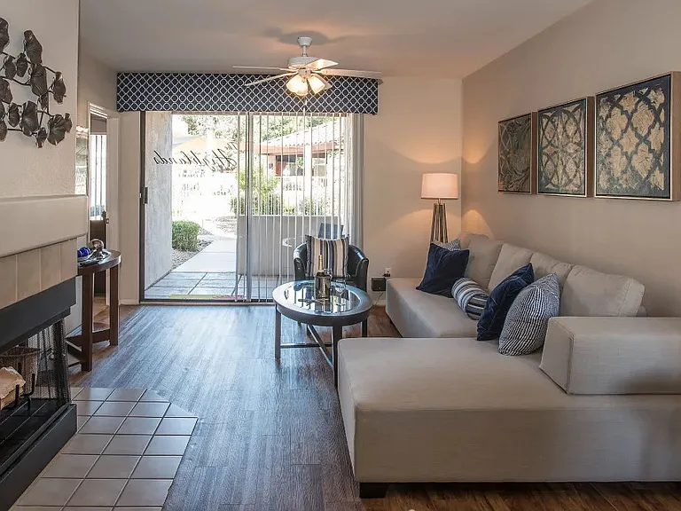 Scottsdale Highlands Apartments — Photo 11