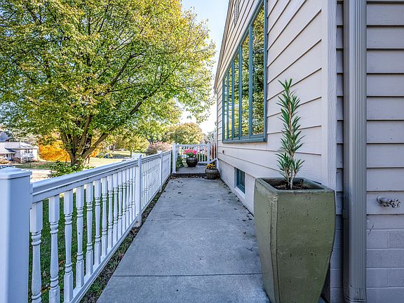 3rd image of 1413 Baldwin St