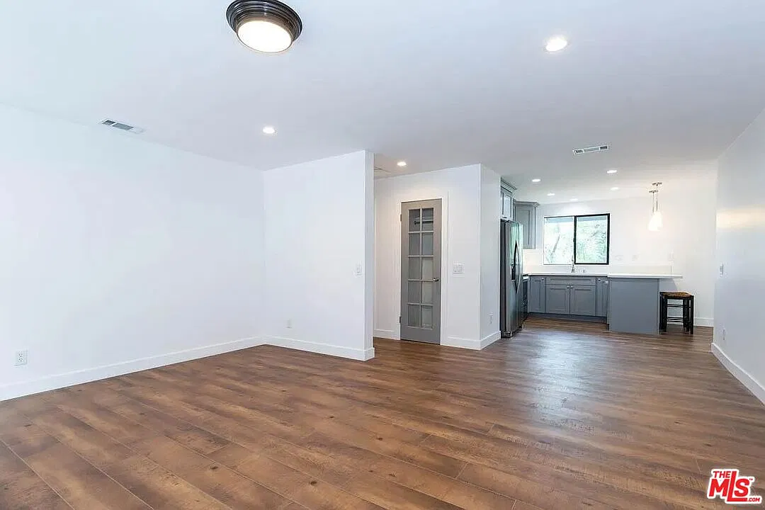 2 bed, 2.0 bath, 1004 sqft, $5,250 — Photo 3