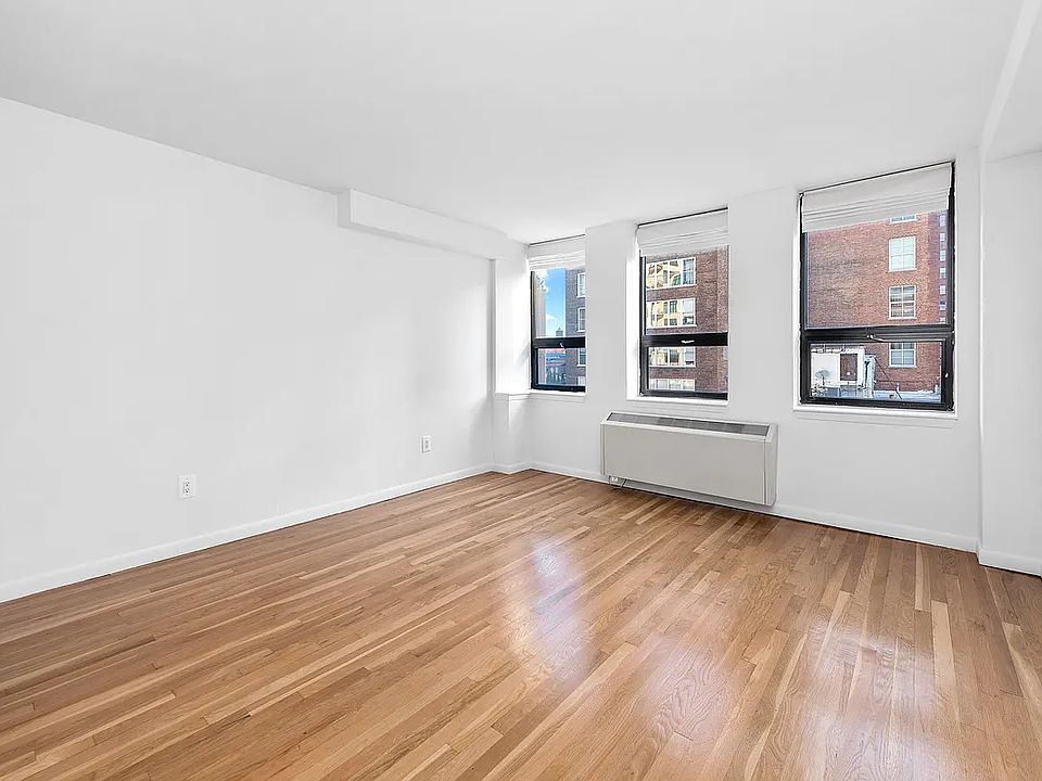 1st image of 102 Chambers St #7