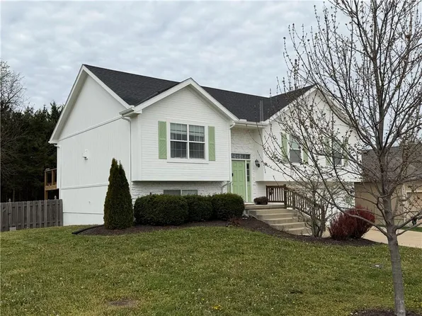 4708 Park Ln, Leavenworth, KS 66048