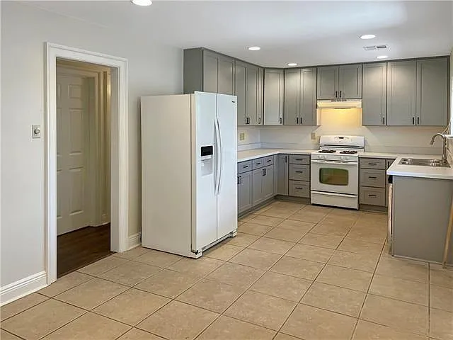 6255 Bellaire Dr — Photo 2
