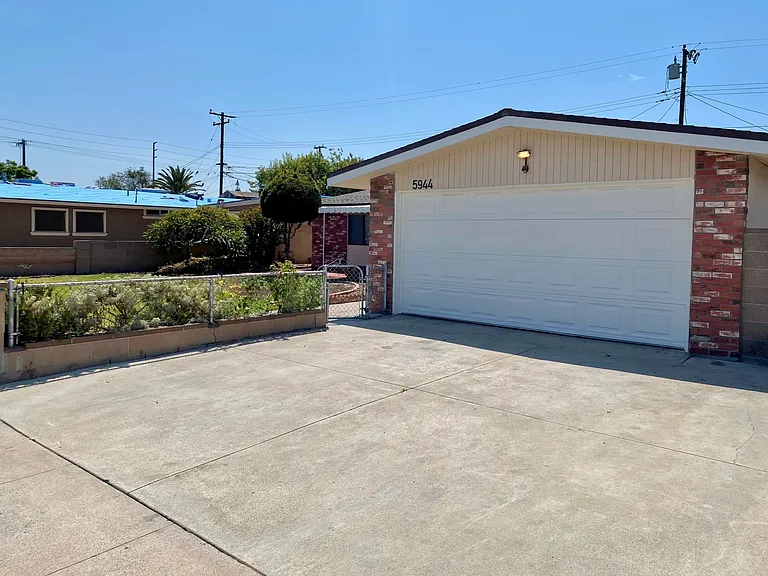 5944 Los Encinos St — Photo 20