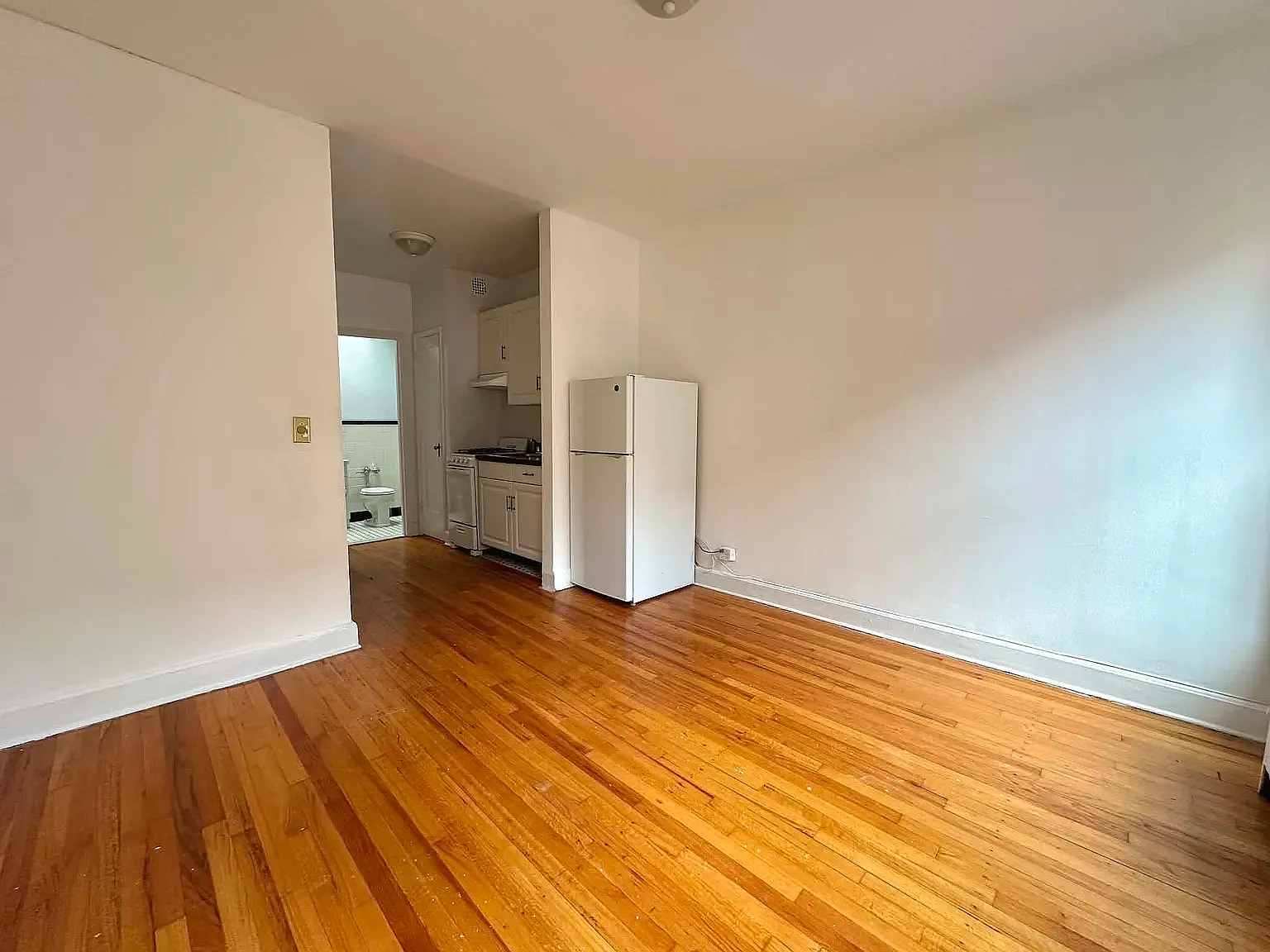 220 West 17th Street — Photo 2