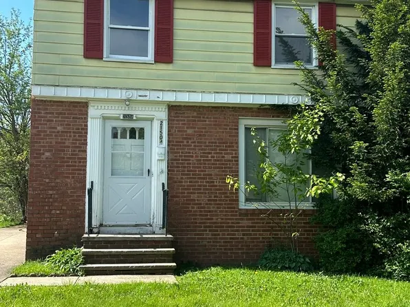 21504 Gardenview Dr, Maple Heights, OH 44137