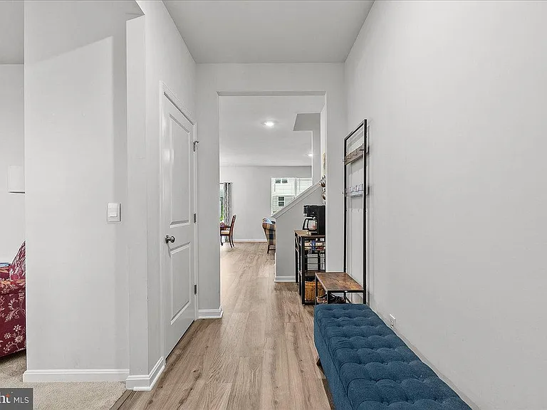 109 Woodford Dr — Photo 4