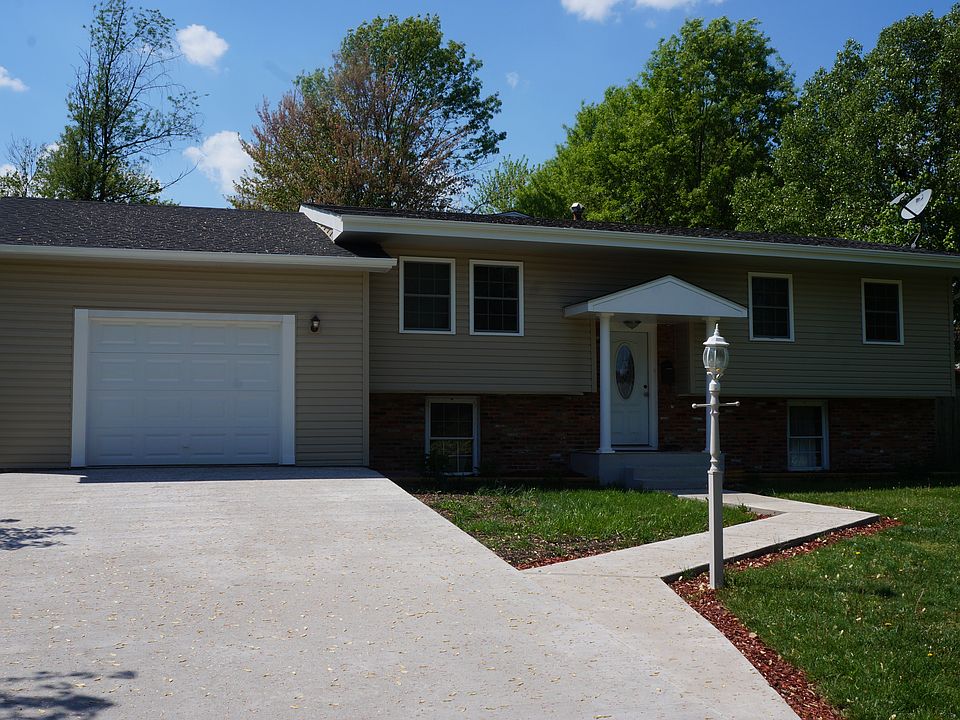 1st image of 417 Pickett Ln