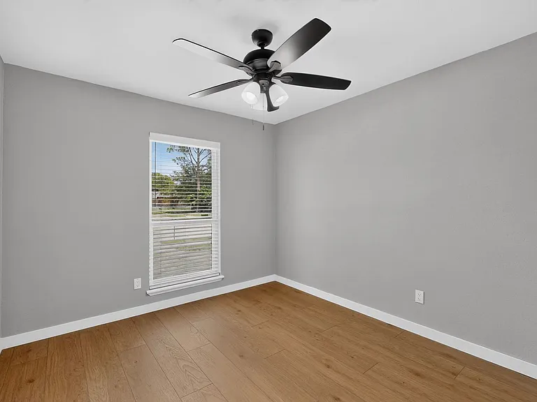 243 Woodhurst Dr — Photo 32