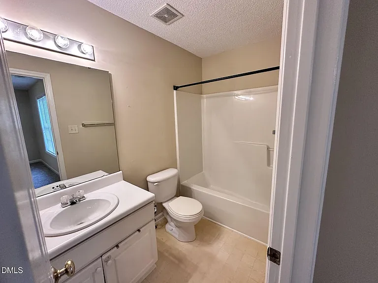 2112 Walnut Bluffs Ln — Photo 14