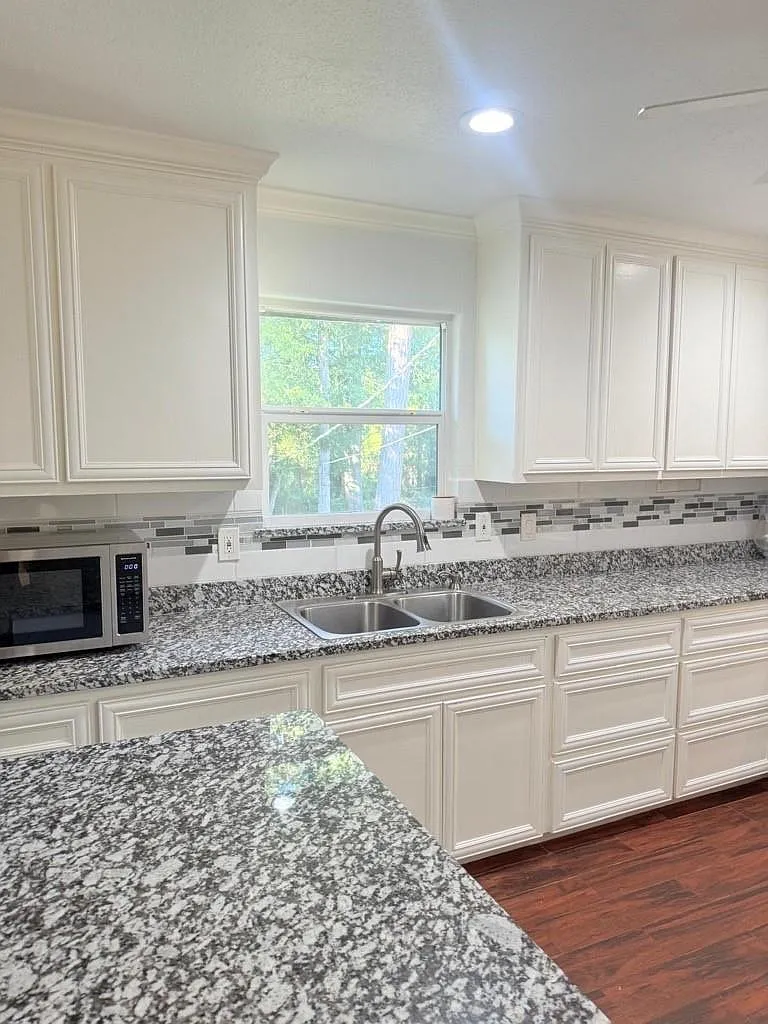 4 bed, 2.0 bath, 1780 sqft, $1,775 — Photo 2