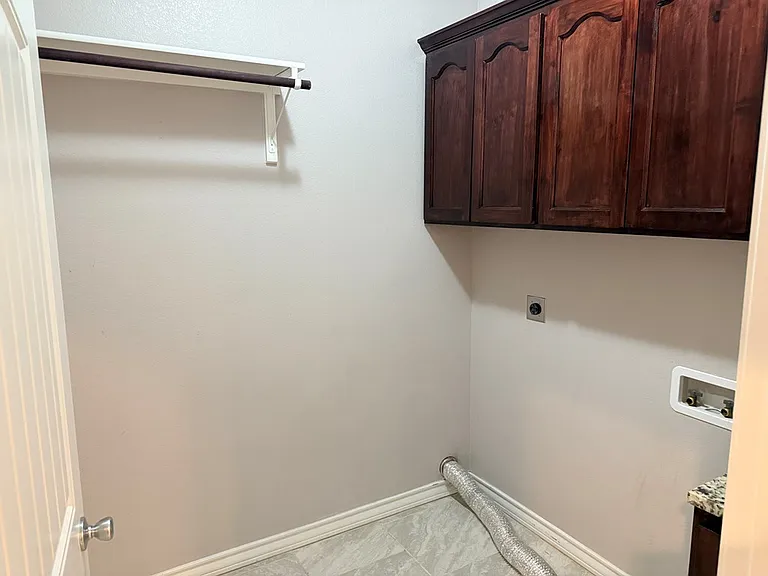 302 N Carver — Photo 12